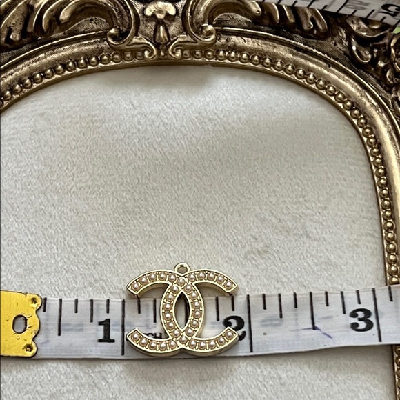 CHANEL Gold pearl zipper pull pendant - Picture 2 of 4